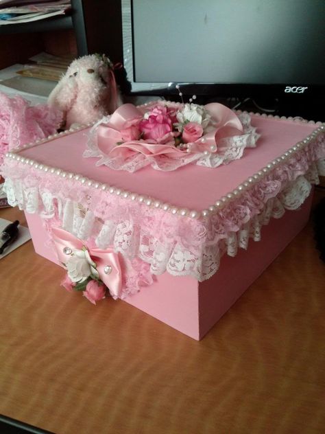 Decorated Boxes Ideas Crafts, Cute Box Designs Ideas, Decorating Boxes Ideas Diy Projects, Jewelry Box Decoration Ideas, Pretty Boxes Decor, Decorative Box Ideas, Diy Box Decor, Cute Box Decorating Ideas, Creative Gift Box Design Ideas