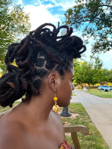 Dreadlocks Mohawk Black Women, Mohawk Locs For Women, Lox Hairstyles, Locs Mohawk, Loc Petal Mohawk Styles, Petal Mohawk Locs, Loc Mohawk Styles, Large Locs, Loc Mohawk