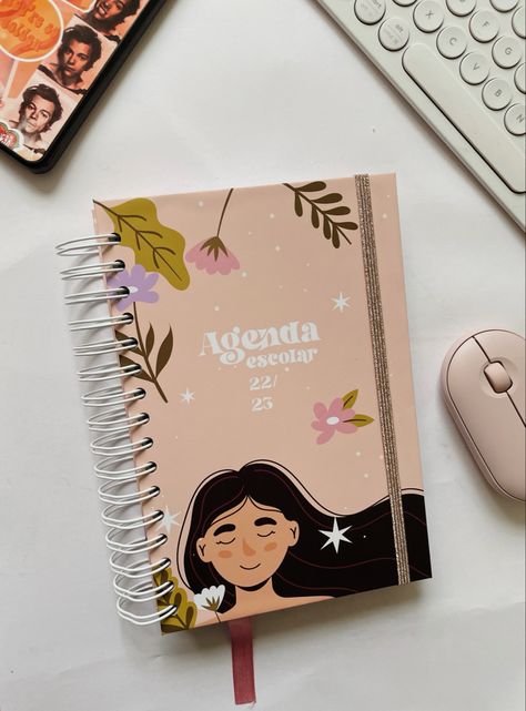 Agenda Design Ideas, Planner Cover Design Ideas, Cute Notebook Covers, Planner Notebook Cover, Agenda Design, Book Cover Page Design, Diy Notebook Cover, Cute Diary, Midwife Gift