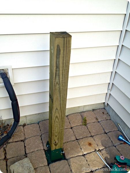 Diy Hose Holder, Water Hose Holder, Garden Hose Storage, Yard Remodel, Garden Hose Holder, Hose Hanger, Dig Gardens, Thrifty Diy, Thrifty Decor Chick