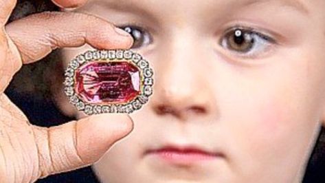 I got a brooch for my young daughter for $24 at a thrift shop - it turned out to be rare royal jewelry worth thousands | The US Sun Antique Jewelry Rare, Antiques Roadshow, Bargain Hunter, Thrift Shop, For My Daughter, Jewel Box, Royal Jewelry, Clear Stone, Gems Jewelry