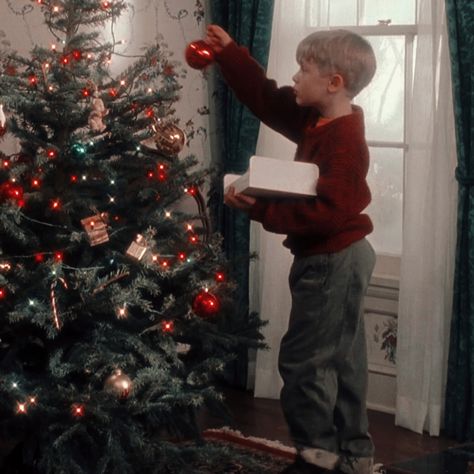 Old Christmas Movies, Home Alone Movie, Home Alone Christmas, Xmas Movies, Christmas Films, Macaulay Culkin, Christmas Feeling, Old Christmas, Christmas Wonderland