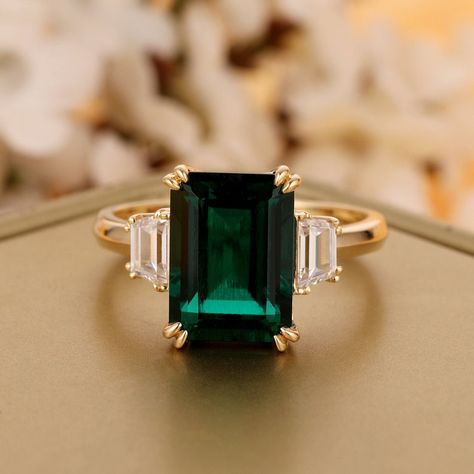 Engagement Ring Minimalist, Smaragd Ring, Emerald Wedding Rings, Minimalist Engagement Ring, Lab Created Emerald, Etsy Gold Ring, Dream Engagement Rings, Emerald Engagement, Ring Minimalist