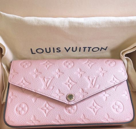 ✨ on Twitter: "louis vuitton rose poudre pochette felicie… " Lv Pink Bag, Pink Wallet Aesthetic, Pink Lv Bag, Sac Louis Vuitton, Preppy Bags, Louis Vuitton Pink, Dior Saddle, 12th Grade, Lv Bags