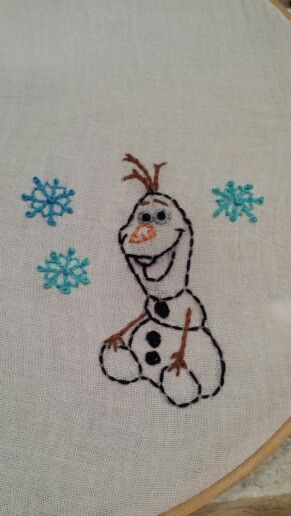 Olaf tea towel hand embroidery Disney Embroidery Clothes, Disney Embroidery Designs Hand, Hand Embroidery Disney, Disney Hand Embroidery Diy, Olaf Embroidery, Disney Embroidery Patterns, Elsa Embroidery, Embroidery Tracing, Disney Embroidery Designs