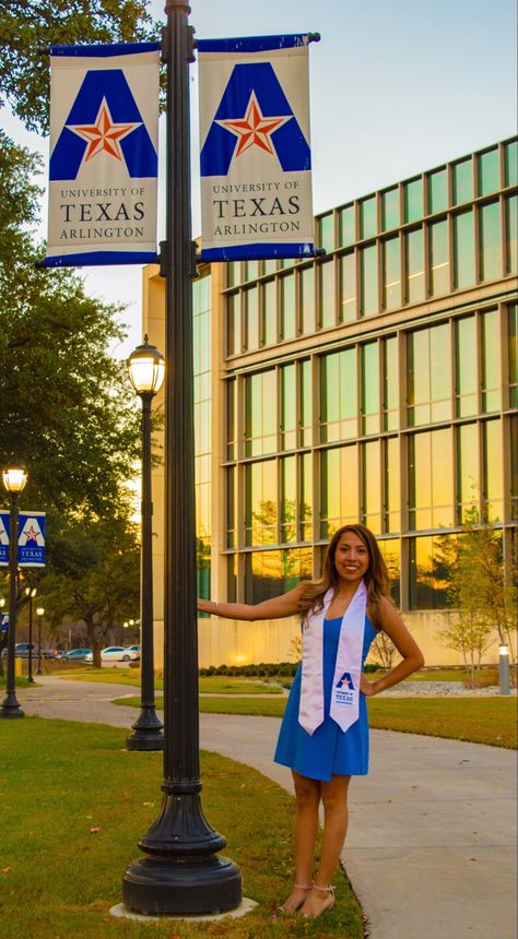 Uta Graduation Pictures, Ut Arlington, Graduation Photo Shoot, Graduation Hats, College Graduation Pictures Poses, Girl Graduation, Grad Pic, College Graduation Pictures, Graduation Photography Poses