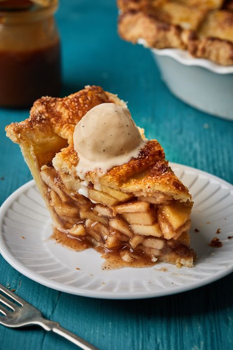 Classic Homemade Apple Pie | Olive & Mango Gourmet Apple Pie, Half Baked Harvest Apple Pie, Apple Pie Thanksgiving, Apple Food Ideas, Apple Pie Photography, Thanksgiving Apple Pie, Buttery Flaky Pie Crust, Deep Dish Apple Pie, Slice Of Pie