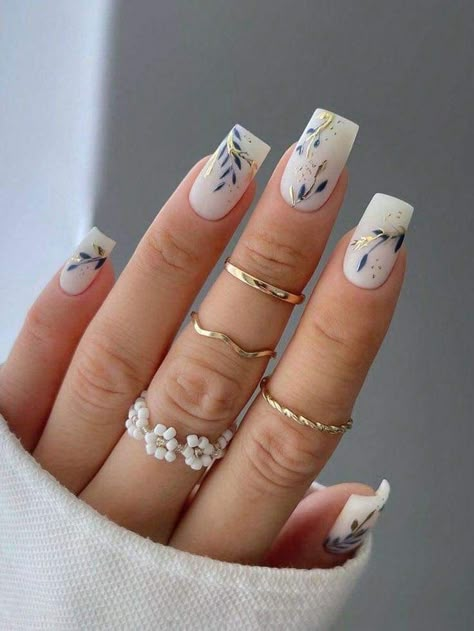 Scottish Nail Art, Nail Art Feuille, Nail Art Feuille D'or, White Nail Art Simple, Ongles Nail Art, Nail Art 2024, Simple But Elegant Nails, Ongles Summer, Nail Art Ete