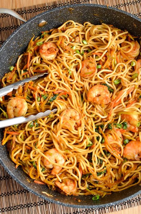 Prawn Noodles, Chilli Prawns, Prawn Dishes, Fakeaway Recipes, Healthy Salmon Recipes, Prawn Recipes, Healthy Salmon, Sweet Chilli Sauce, Sweet Chilli