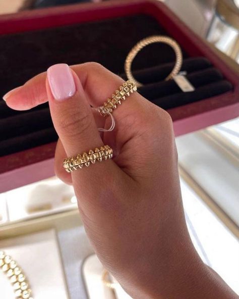 Cartier Gold, Cartier Love Ring, Princess Jewelry, Luxe Jewelry, Ring Trends, Cartier Jewelry, Gold Jewelry Simple, Classy Jewelry, Expensive Jewelry