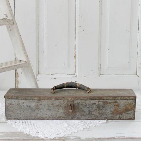 urban farmgirl Old Tool Boxes, Thrift Store Upcycle, Metal Tool Box, Vintage Ideas, Tool Boxes, Old Tools, Tools Hardware, I Am Loving, Vintage Things