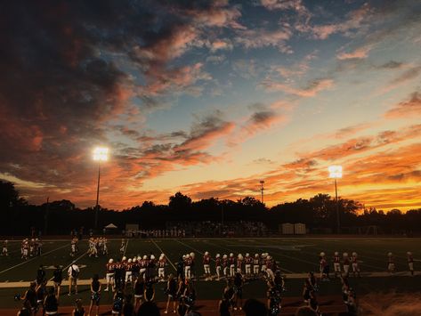 Friday Night Lights Friday Night Lights Aesthetic, Night Lights Aesthetic, Field Party, Tv Show Aesthetic, Homecoming Inspo, Book Bullet Journal, Become A Pilot, Friday Night Football, Mystery Story