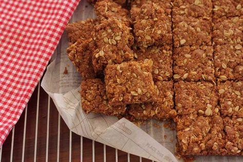 Crunchie Recipes, 100 Cookies Recipe, Easy Oatmeal, Cherry Recipes, Slices Recipes, South African Recipes, Healthy Oatmeal, Coconut Recipes, Oatmeal Recipes