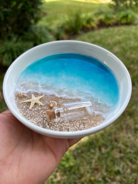 Cheap Wedding Favor Ideas, Beach Crafts Diy, Seashell Art Diy, Wedding Favor Ideas, Backyard Oasis Ideas, Resin Crafts Tutorial, Shell Crafts Diy, Sea Crafts, Wedding Shower Favors