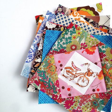 How to Create Perfect Fussy Cut Economy Blocks | Go-Go Kim Economy Block, Quilt Club, I Spy Quilt, Quilt Square Patterns, Paper Piecing Quilts, Patchwork Quilting, Paper Piecing Patterns, Quilting Techniques, Mini Quilts