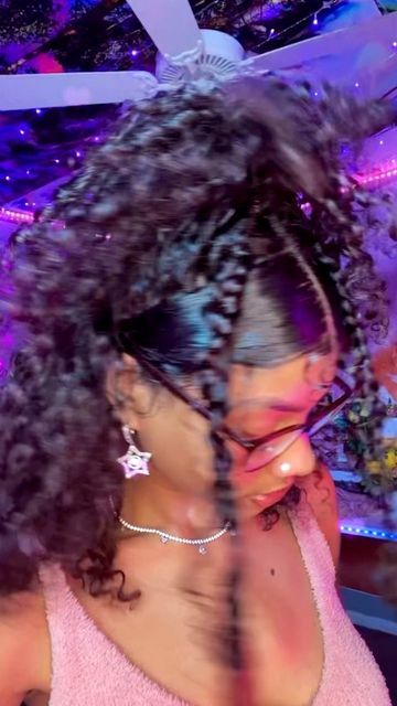 Gel Hair Hairstyles Curly, Mixed Curly Hair Down, Curly Hair Gel Hairstyles, Gel Down Hairstyles, Slicked Front Pieces Hair Down, Curly Hair Birthday Hairstyles, Curly Hairstyles With Gel, Baddie Curly Hairstyles Short, Hairstyles With Gel