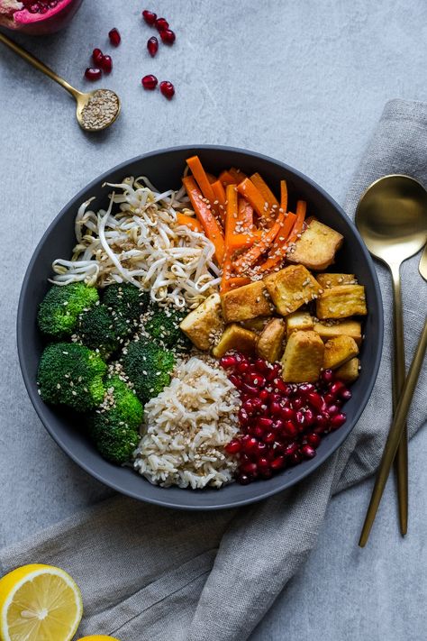 COLORFUL VEGAN TOFU BUDDHA BOWL — MAGDA MAG DAS Tofu Buddha Bowl, Recipe With Broccoli, Smoked Tofu, Easy Vegan Lunch, Vegan Buddha Bowl, Healthy Bowls Recipes, Vegan Tofu, Lunch Bowl, Healthy Bowls