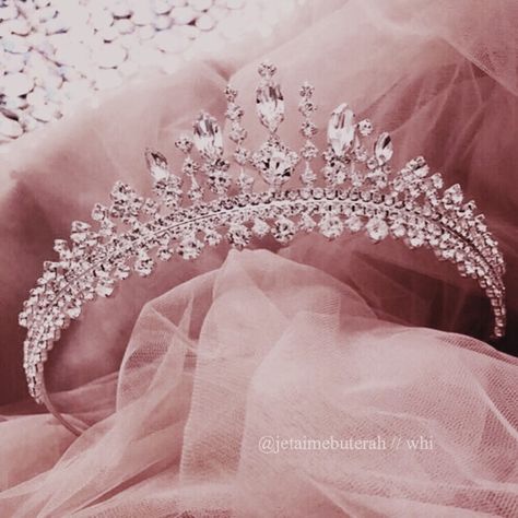 Quince Crowns, Quinceanera Jewelry, Quinceanera Tiaras, Quinceanera Crown, Tiara Accessories, Crown Aesthetic, Pink Crown, Royal Aesthetic, Beautiful Tiaras