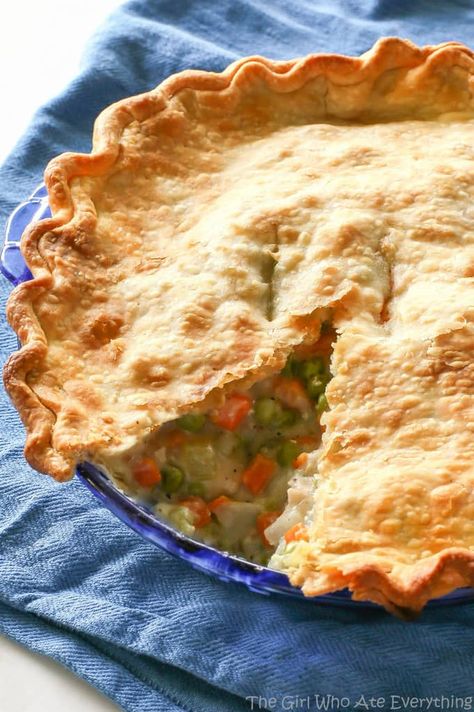 Chicken Pot Pie - a classic chicken pot pie with vegetables that is so comforting. My family loves this recipe. the-girl-who-ate-everything.com Chicken Potpie, Best Chicken Pot Pie, The Girl Who Ate Everything, Homemade Chicken Pot Pie, Easy Chicken Pot Pie, Pot Pies Recipes, Chicken Pot Pie Recipes, Just Bake, Chicken Pot