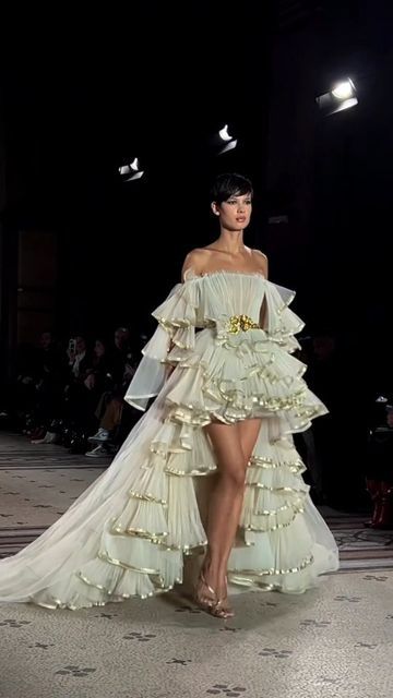 Fashion and celebrities on Instagram: "What dress did you like the most? 💗 Rami Al Ali Haute Couture Spring Summer'23 Paris Couture Week #ramialali #vestidolindo #hermoso #aesthetic #hautecouture #pariscoutureweek #altacostura" Banana Honey, Lemon Banana, Testosterone Boosting Foods, Paris Couture Week, Royalty Dress, Rami Al Ali, Haute Couture Paris, Haute Couture Gowns, Boost Testosterone