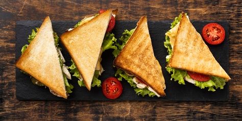 Top view of triangle sandwiches on slate... | Premium Photo #Freepik #photo #food #bread #flat #salad Triangle Sandwiches, Fajita Pizza, Beach Snacks, Avocado Spread, Food Bread, Avocado Sandwich, Sandwich Ingredients, Photo Food, Healthy Sandwiches