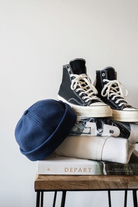 Flat Lay Photography Fashion, Docker Hat, Fila Outfit, Shoes Fashion Photography, Black Men Fashion Urban, Brimless Hat, Studio Photography Fashion, Brand Photography Inspiration, Outfit Layout