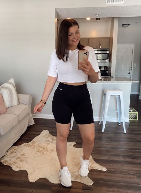 5 WAYS TO STYLE BIKE SHORTS FOR SUMMER Bike Shorts Outfit Summer, Cute Biker Shorts, Biker Shorts Outfit Summer, Cycling Shorts Outfit, Biker Shorts Outfits, Chic Airport Outfit, Black Shorts Outfit, Outfits Leggins, Bike Shorts Outfit