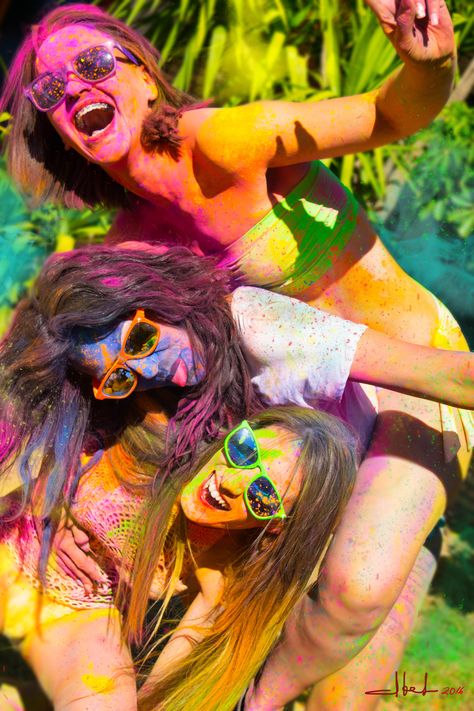 @CamilSerra ♥ Festival Photoshoot Ideas, Festival Photoshoot, Cool Pose, Holi Girls, Holi Pictures, Holi Powder, Holi Party, Holi Festival Of Colours, Holi Photo