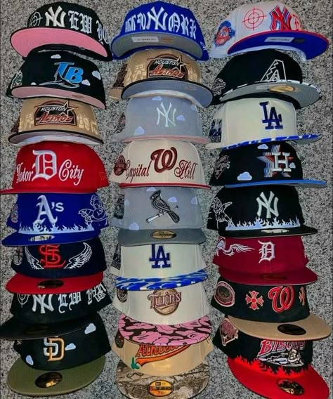 Looks Hip Hop, Custom Fitted Hats, Swag Hats, Street Style Outfits Casual, Dope Hats, Hat Aesthetic, Shoes Outfit Fashion, Cute Nike Shoes, Cute Nikes