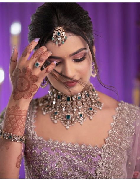 Simple Engagement Makeup Indian, Lavender Lehenga, Party Poses, Ceremony Outfit, Latest Bridal Lehenga Designs, Engagement Look, Bride Photos Poses, Sangeet Outfit, Engagement Makeup