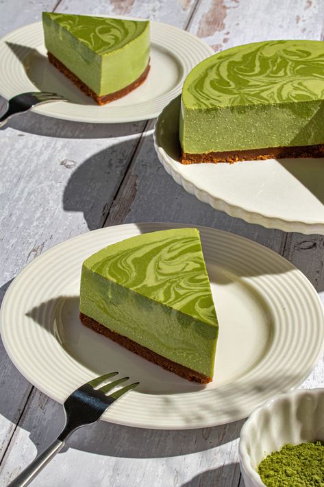 Matcha Recipe Baking, Matcha Ideas, Green Cheesecake, Matcha Cheesecake Recipe, Green Tea Cheesecake, Matcha Dessert Recipes, Tofu Cheesecake, Matcha Baking, Healthy Diners