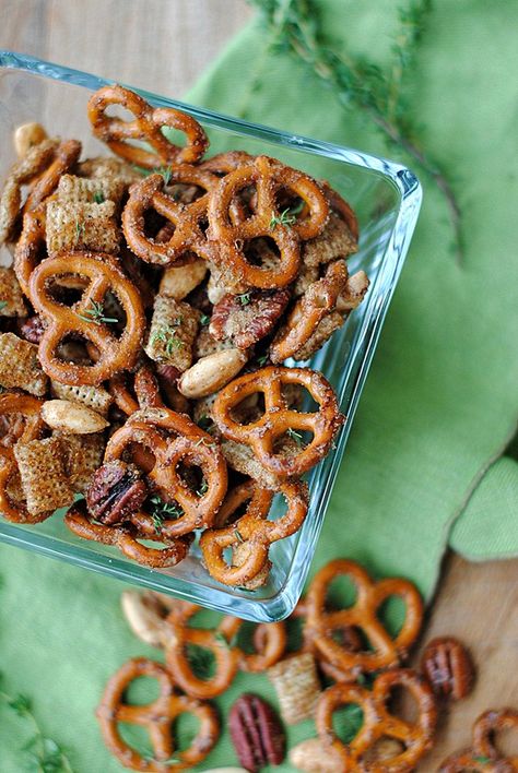 Sweet and Spicy Pretzel Mix Pretzel Snack Recipes, Spicy Pretzels, Pretzel Mix, Pretzel Snacks, Best Appetizer Recipes, Chex Mix, Game Day Food, Best Appetizers, Snack Mix