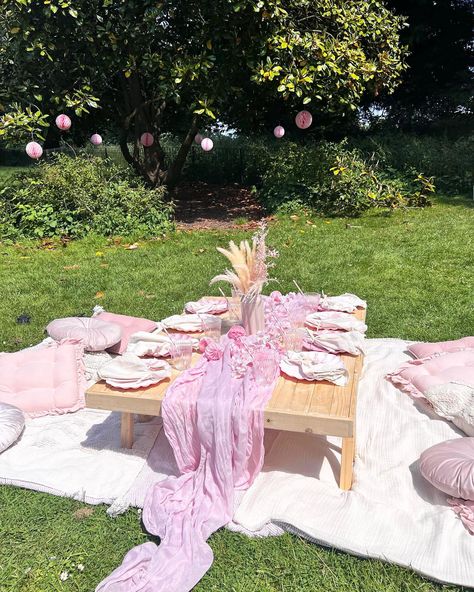 The last Chiswick picnic post and we just had to make room for this picture because of the honeycomb balls in the trees. So so simple and very effective for adding more touches of your theme colour into your line of sight. Mimi and Lu approved. Honeycombs can also be unstuck folded and reused which is a big environmentally friendly plus point. #picnic #luxurypicnic #surreymums #kidspartyplanner #kidspartyideas Picnic Set Up, Poolside Bachelorette, Poolside Bachelorette Party, Girly Picnic, Girls Picnic, Girl Picnic, Blue Picnic, Kids Party Planner, Picnic Birthday Party