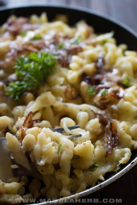 Cheese Spaetzle Recipe - Austrian Käsespätzle Spatzle Recipe Dishes, Spatzle Recipe Cheese, Spetzel Recipe, Pork And Spaetzle, Spatzle Recipe Germany, Gluten Free Spaetzle Recipe, Speatzle Recipe, Cheese Spaetzle, Noodles Video