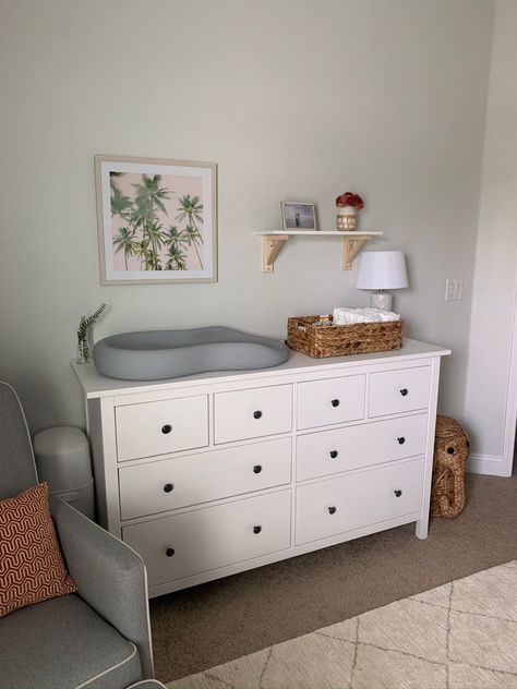 Green Nursery Dresser, Ikea Hemnes Changing Table, Ikea Changing Table, Changing Table Decor, Table Styling Ideas, Ideas Habitaciones, Nursery Changing Table, Ikea Nursery, Baby Changing Station