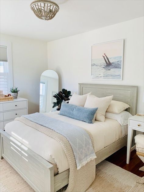 Costal Bedroom, Beach House Room, Beachy Room, Coastal Room, College Dorm Room Decor, College Apartment Decor, Dorm Room Inspiration, Redecorate Bedroom, Blue Rooms