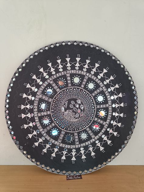 Warli Art With Mirror Work, Warli Mandala Art, Doctor Cake, Warli Painting, Warli Art, Nature Art Drawings, Lippan Art, Homemade Home Decor, Abstract Art Diy