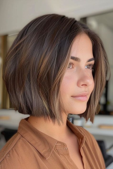 Blunt bob cut for thick hair Short Brown Hair, Chin Length Hair, Short Bob Haircuts, Penteado Cabelo Curto, Hair Color And Cut, Hydrogen Peroxide, Bob Haircuts, Scrambled Eggs, Short Bob Hairstyles