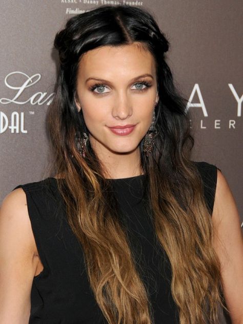 Ombre Hair: Ashlee Simpson Hair Lights, Dark Ombre Hair, Celebrity Short Hair, Blond Ombre, Ombre Hair Blonde, Ashlee Simpson, Ombre Hair Color, Blonde Ombre, Light Hair