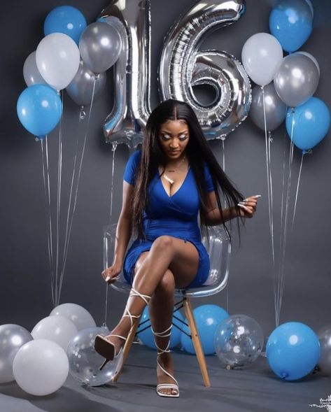 Sweet 16 Photoshoot Ideas Blue, Blue Birthday Shoot, Blue Photoshoot, Sweet 16 Pictures, Blue Sweet 16, 18th Birthday Outfit, 16th Birthday Outfit, Sweet 16 Photos, 17th Birthday Ideas