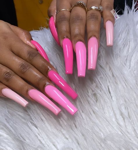 50 Shades Of Pink Nails, 5 Shades Of Pink Nails, Different Shades Of Pink Nails, Shades Of Pink Nails, Barbie Outfits Ideas, Euphoria Prom Makeup, Pink Nails Acrylic, Euphoria Prom, 50 Shades Of Pink