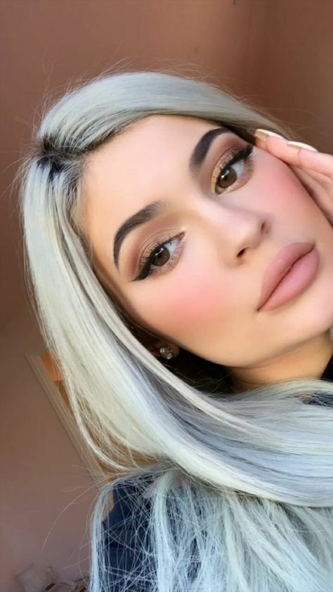 Kylie Jenner Maquillaje Kylie Jenner, Winter Make-up, Kylie Jenner Makeup Look, Maquillage Kylie Jenner, Make Up Diy, Stile Kylie Jenner, Look Kylie Jenner, Simple Everyday Makeup, Kylie Makeup