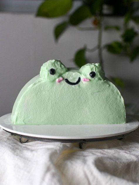 Easy Frog Cake Birthdays, Easy Frog Cake, Frog From Hello Kitty, Easy Whipped Cream Frosting, Easy Whipped Cream, Matcha Frosting, Cake With Whipped Cream Frosting, Birthday Cake Tutorial, Cake With Whipped Cream