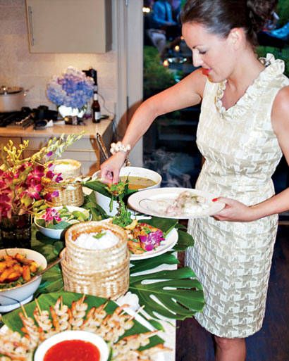 Photos of a Thai-Themed Party - Get More Entertaining Tips and Recipes - Elle Thailand Party, Party Food Table, Thai Menu, Thai Decor, Asian Dinner, Asian Party, Entertaining Tips, Spicy Curry, Asian Dinners