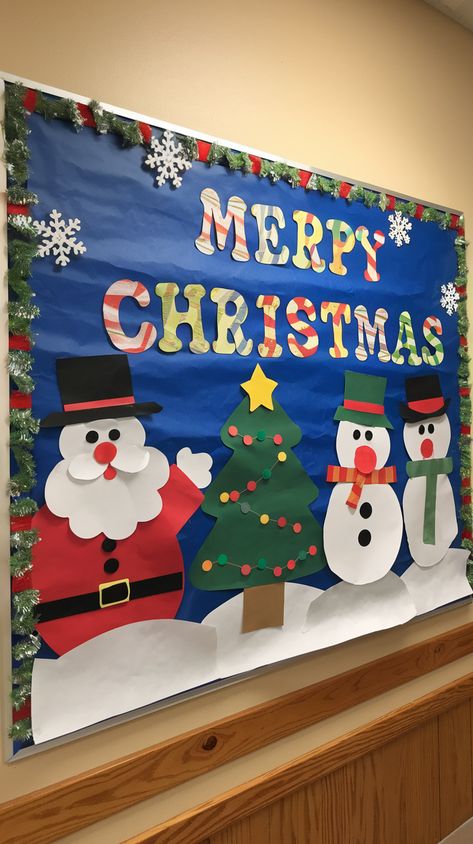 School Board Decoration For Christmas, Christmas And New Year Board Decoration, Christmas Class Board Decor Ideas, Bulletin Christmas Board Ideas, Christmas Bulliten Board School, Christmas Class Decor Ideas, New Year School Board Decoration, School Christmas Bulletin Boards, Christmas Decor Ideas For Preschool