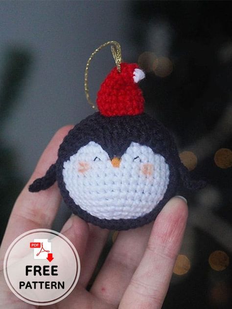 Free Crochet Penguin Christmas Ornament Pattern Penguin Christmas Ornaments, Crochet Christmas Hats, Christmas Crochet Patterns Free, Crochet Deer, Crochet Penguin, Penguin Pattern, Crochet Santa, Penguin Christmas, Crochet Xmas