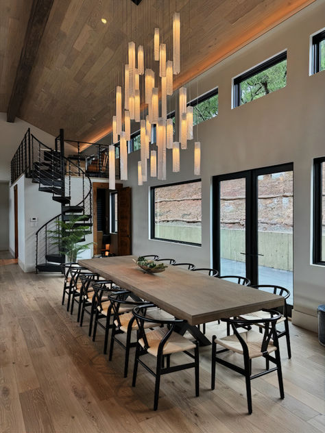 This Modern Lighting Chandelier is specially designed for High Ceiling Dining Room. With a versatile amount of Hanging Glass Pendant Light, it creates a Long Cascading chandelier, filling the space above your Dining Room area with beautiful art and glowing light. #HomeDecor #CustomLighting #StainedGlassLighting #CustomChandelier #HandMadeLighting #DiningRoomLighting #DiningRoomDecor #ModernLighting #ModernDesign #LightingDesign #LuxuryDiningRoom #GlassArtLighting #ShimalePeleg Multi Light Chandelier Dining Room, Long Table Lighting, Chandelier Vaulted Ceiling Dining Room, Vaulted Ceiling Chandelier Dining, High Ceiling Dining Room Lighting, Fun Light Fixtures, Unique Chandeliers Dining Room, Vaulted Ceiling Chandelier, Dining Room High Ceiling