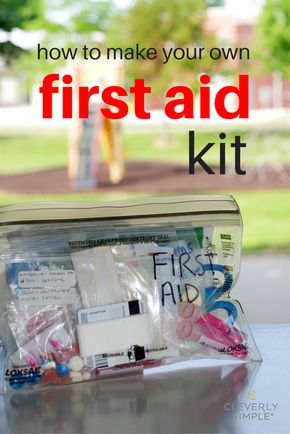 Homemade First Aid Kit, First Aid Kit For Kids, First Aid For Kids, Diy First Aid Kit, Camping First Aid Kit, Bath Toy Organization, First Aid Tips, Camping Organization, Emergency Prepping