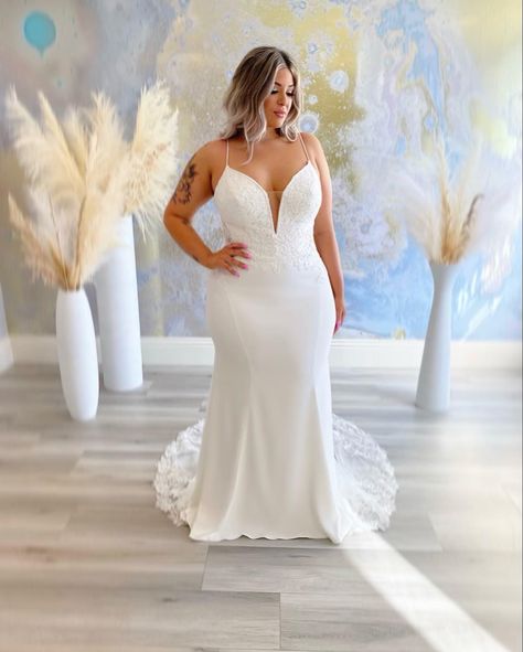 Wedding Plus Size Dress Curvy Bride, Plus Size Destination Wedding Dress, Wedding Dresses Plus Size Mermaid, Plus Size Reception Dress Bride, Wedding Dress Curvy Bride Body Types, Curvy Trumpet Wedding Dress, Fitted Wedding Dress Mid Size, Fitted Curvy Wedding Dress, Petite Curvy Wedding Dress