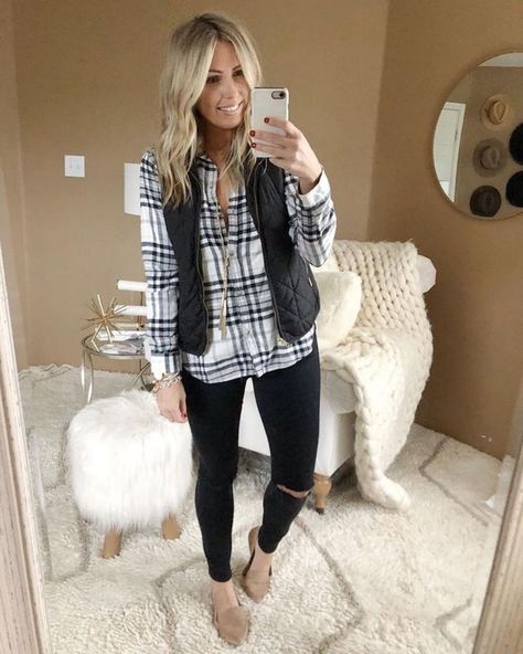 What To Wear With Black Jeans - Cleo Madison White Plaid Shirt Outfit, Plaid Shirt Outfit Fall, Black And White Flannel Outfit, White Flannel Outfit, Black Vest Outfit, Autumn Shirt Outfit, Vest Outfit Women, Vest Outfits For Women, Plaid Shirt Outfits